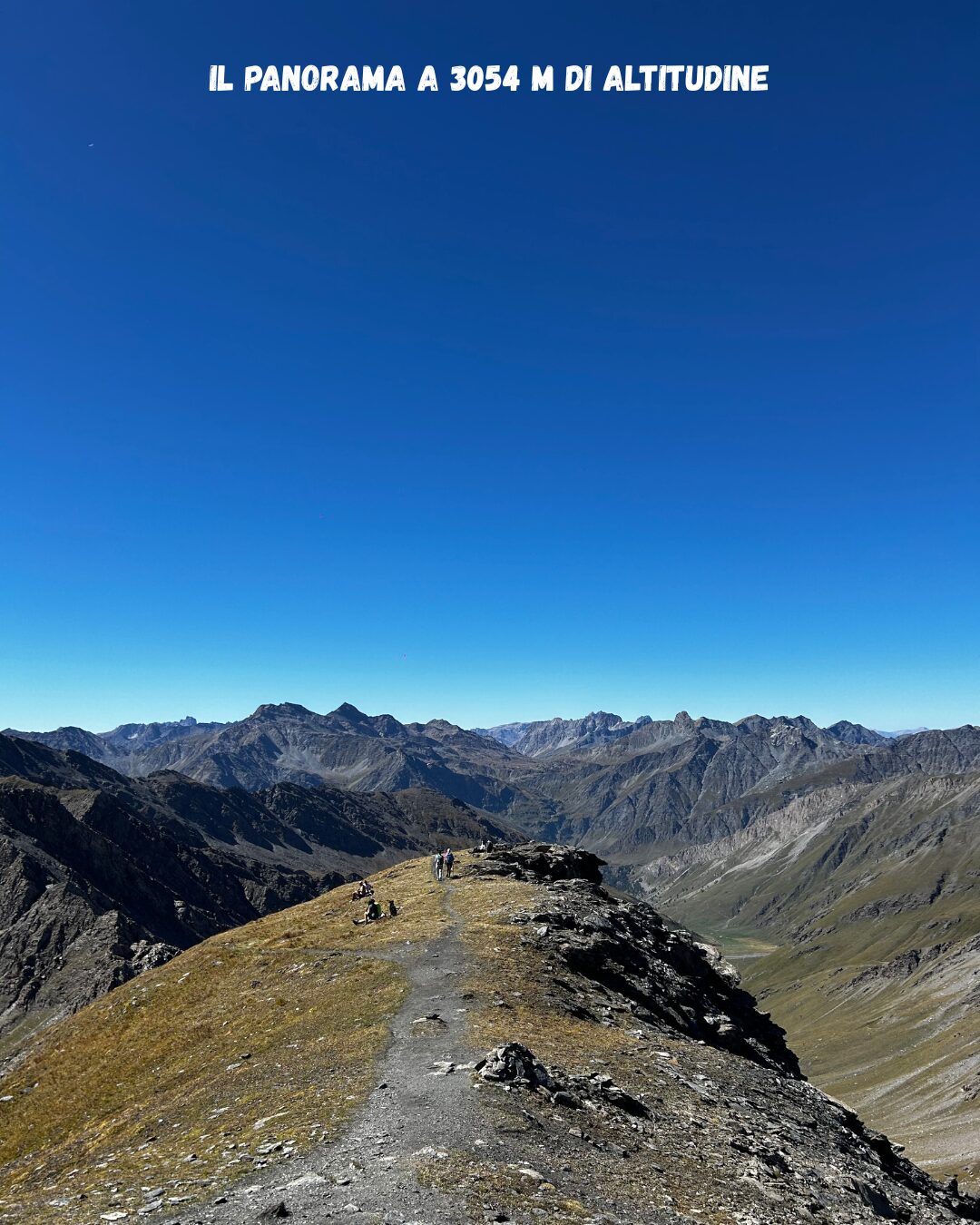 Panorama a 3054 metri dalla vetta del Monte Losetta sulle Alpi Cozie